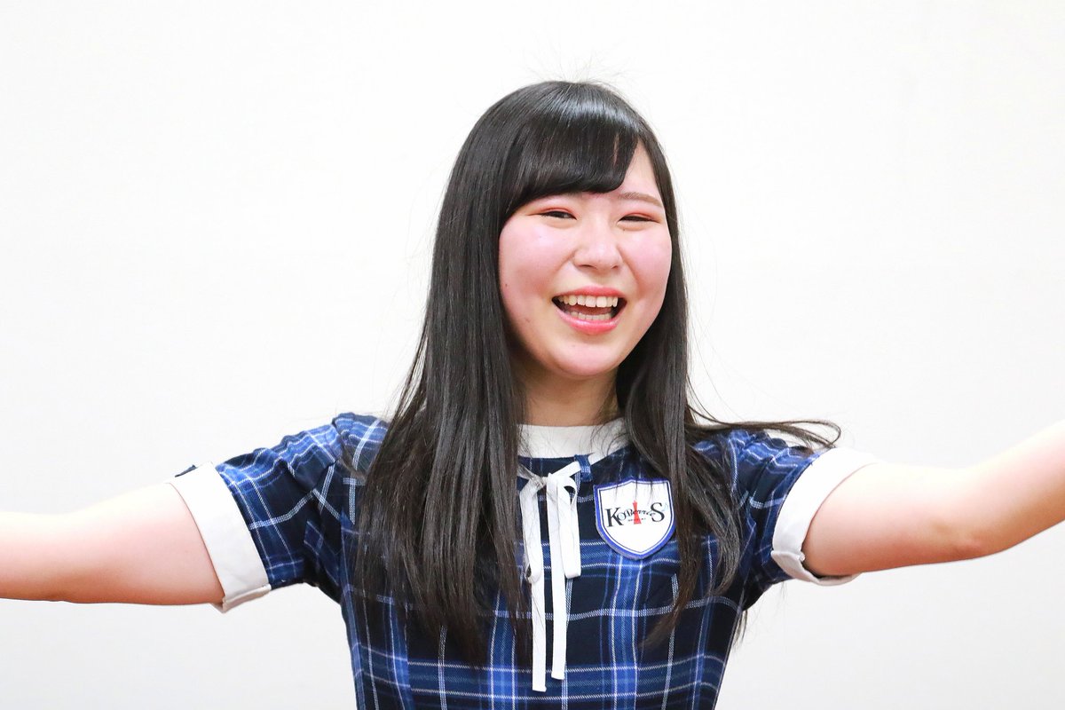 KOBerrieS 新長田歌居屋KOBerrieS ♪ 黒谷真琴生誕祭、ソロステージを楽しむまぁちゃんと見守るメンバー❗#KOBerrieS #黒谷真琴生誕祭 https://t.co/EZHwazEqTA