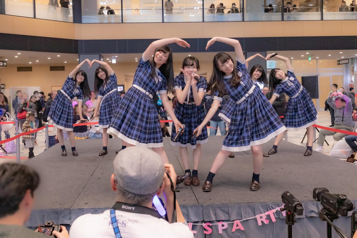 KOBerrieS 2019.03.03(日) アイドルひな祭り in 明石於：あかし市民広場360度全方向から見れるステージでの明石・神戸・名古屋の３つのアイドルのライブその44神戸発のアイドルKOBerrieS♪#KOBerrieS#コウベリーズ#あかし市民広場#アイドルひな祭りin明石 https://t.co/UxFMVurYSv