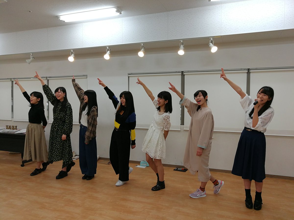 KOBerrieS KOBerrieS♪さん、私服ライブ終わりました！皆さん悩んだ後、普段着になったみたいです（笑）2部では、3人が衣装チェンジです、楽しみ～ https://t.co/4R9FbmpD1J