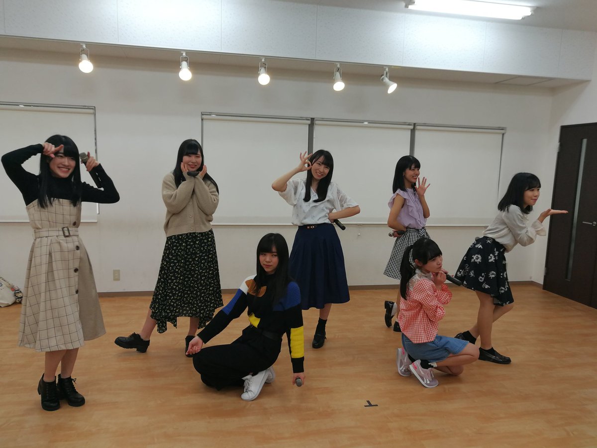 KOBerrieS KOBerrieS♪ 私服ライブ、2部終わり～ 今回も可愛いかったね(>∀<)さて、まこさや卒業まで後わずか。。。 https://t.co/bsHIE3XpfE