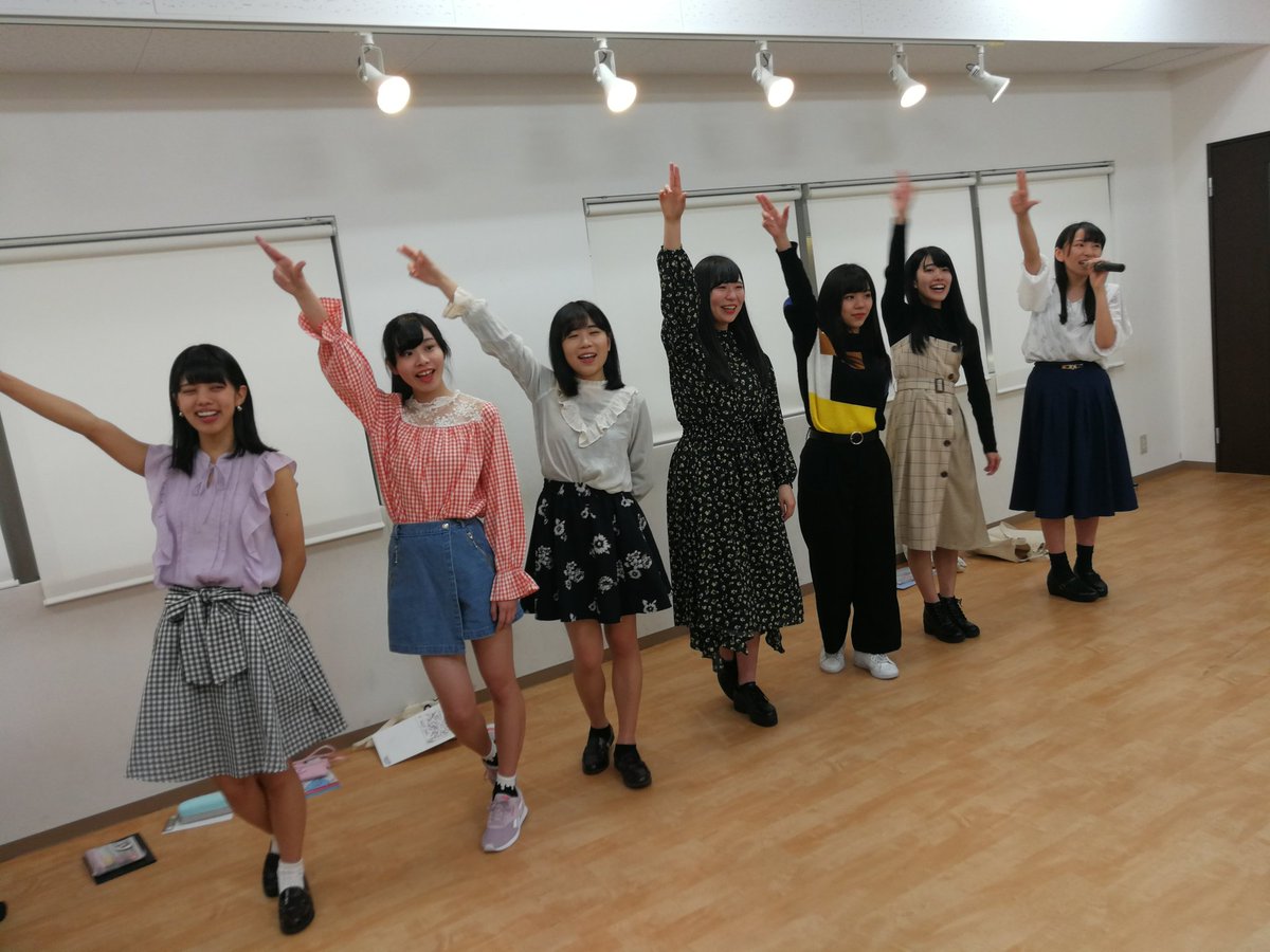 KOBerrieS KOBerrieS♪ 私服ライブ、2部終わり～ 今回も可愛いかったね(>∀<)さて、まこさや卒業まで後わずか。。。 https://t.co/bsHIE3XpfE