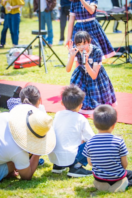 2019/5/6 シーサイドBeerテラス、環境省主催Re-Style Fes in神戸@舞子公園 KOBerrieS♪ 環境保護のこと、しっかりアピールしてましたね。小さい子にフレンドリーな笑顔を振りまいていたのが印象的でした。 #大出姫花 #ひめ https://t.co/O5m7FJK27F