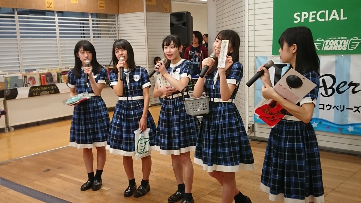 KOBerrieS #KOBerrieS ♪ #東急ハンズ三宮店 GW SPECIAL LIVE 行ってきました😆🎶GWもあってか沢山の人が興味をもってライブを観ていました‼️東急ハンズの商品紹介のコーナーでは、メンバーそれぞれの個性が出ていて面白かったですし、とても楽しめたライブでした😊また第三回もあるとのことで楽しみですね🤗 https://t.co/zuXegBvesd