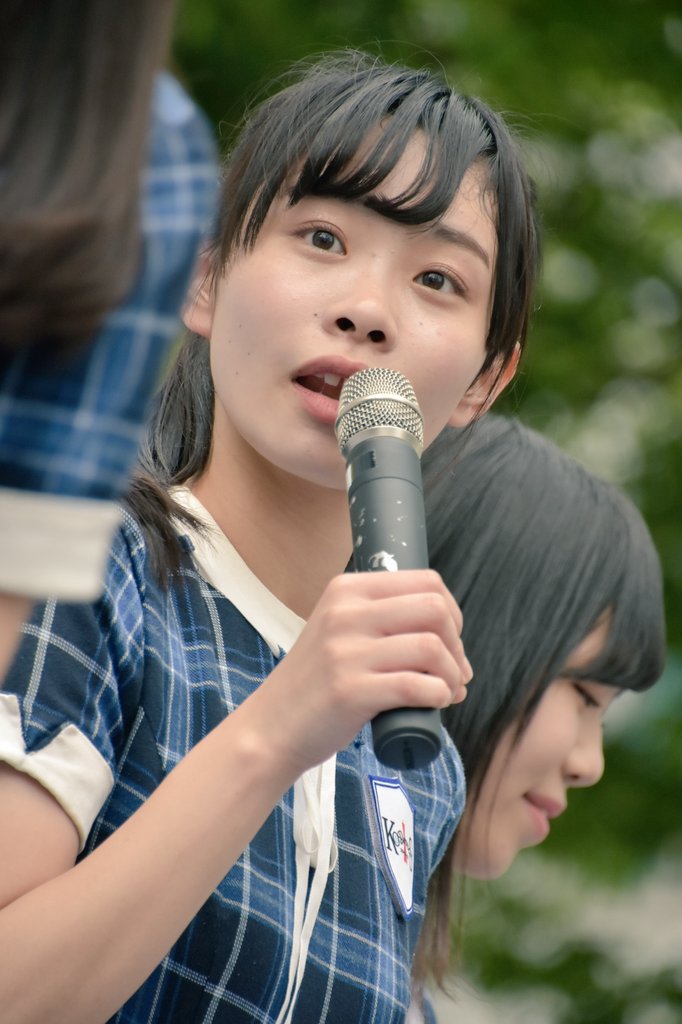 KOBerrieS 今日は神戸まつりで大正解ヽ(*´▽)ノKOBerrieS♪の曲を聴くと若い頃の楽しい気持ちになるんだよな。で、ポートタワーで涙が出る。この多幸感は他ではない。写真は、告知のミスに気づく姫花ちゃん(笑)#KOBerrieS♪ https://t.co/uEVXR1RITN