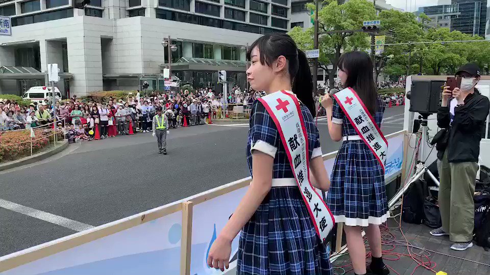 KOBerrieS 神戸まつり@おまつりパレード『思い出エール』→サウンドプロデュース 山本聡 from #ガガガSP ギタリストフラワーロード中心部を走行中！沿道からのご声援ありがとうございました😊#KOBerrieS#神戸のまちにはコウベリーズがいる https://t.co/d44rILDXMu