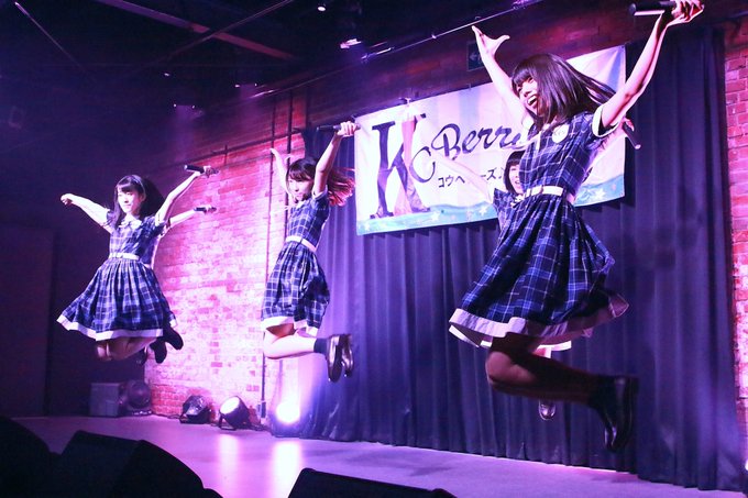 K-wave 定期公演KOBerrieS ♪ ライブ、Orionジャンプ❗
ベルソファーさんの靴なら
高く飛べるよね‼️
#KOBerrieS 
#BellSofa https://t.co/YmamMQt5hE