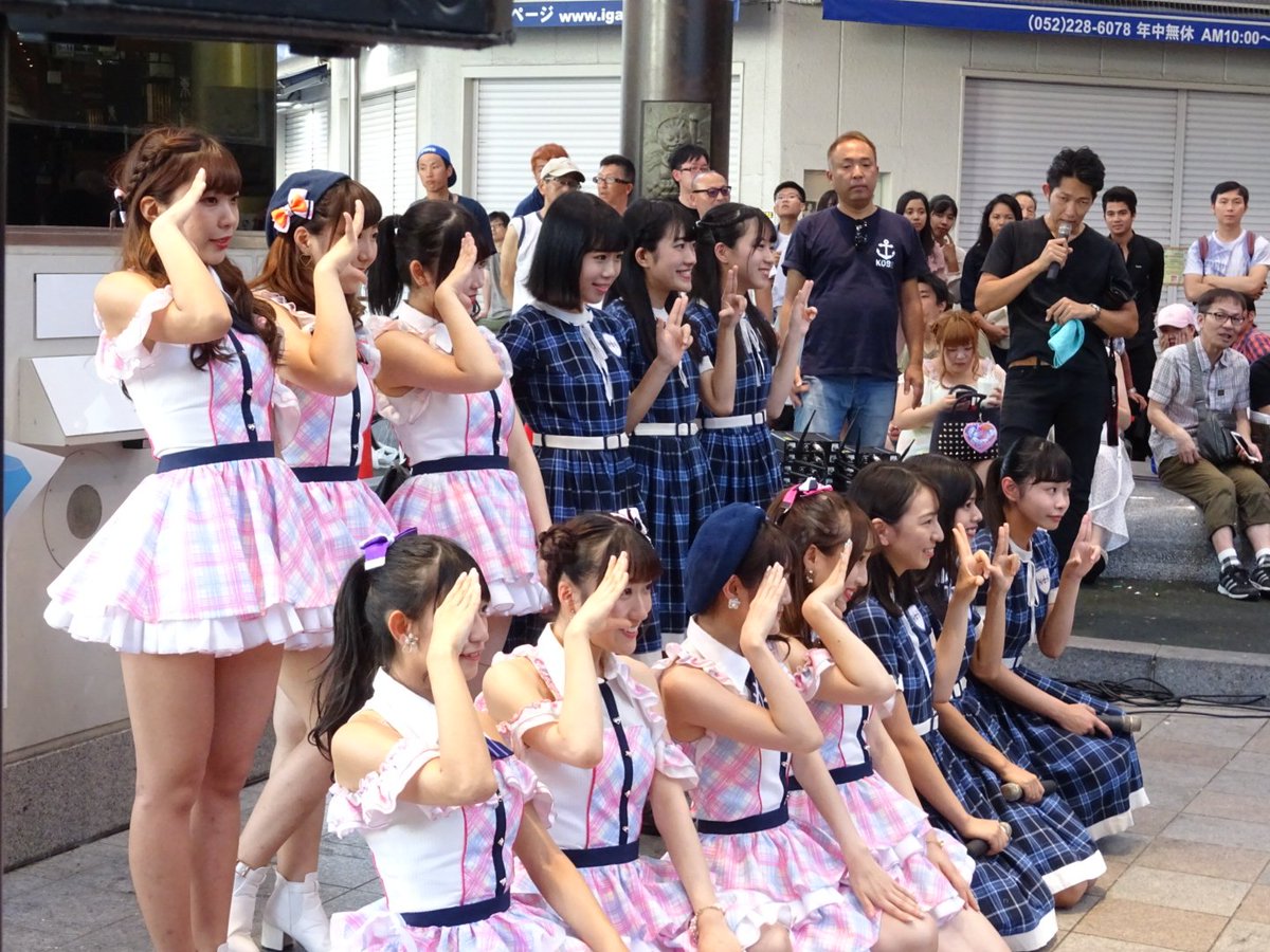 KOBerrieS 連日名古屋でヲタ充してます。今日はOS☆Uと神戸のKOBerrieS♪さんのコラボライブがあるというのを今朝知って大須の招き猫まで行って来ました。ヲタクはライブ行ってなんぼですわ😶路上らしくて楽しかったです。ちなみにちょっとだけ撮影タイムもありました。#おーえすゆー#KOBerrieS https://t.co/4BZ8hZ7vuU