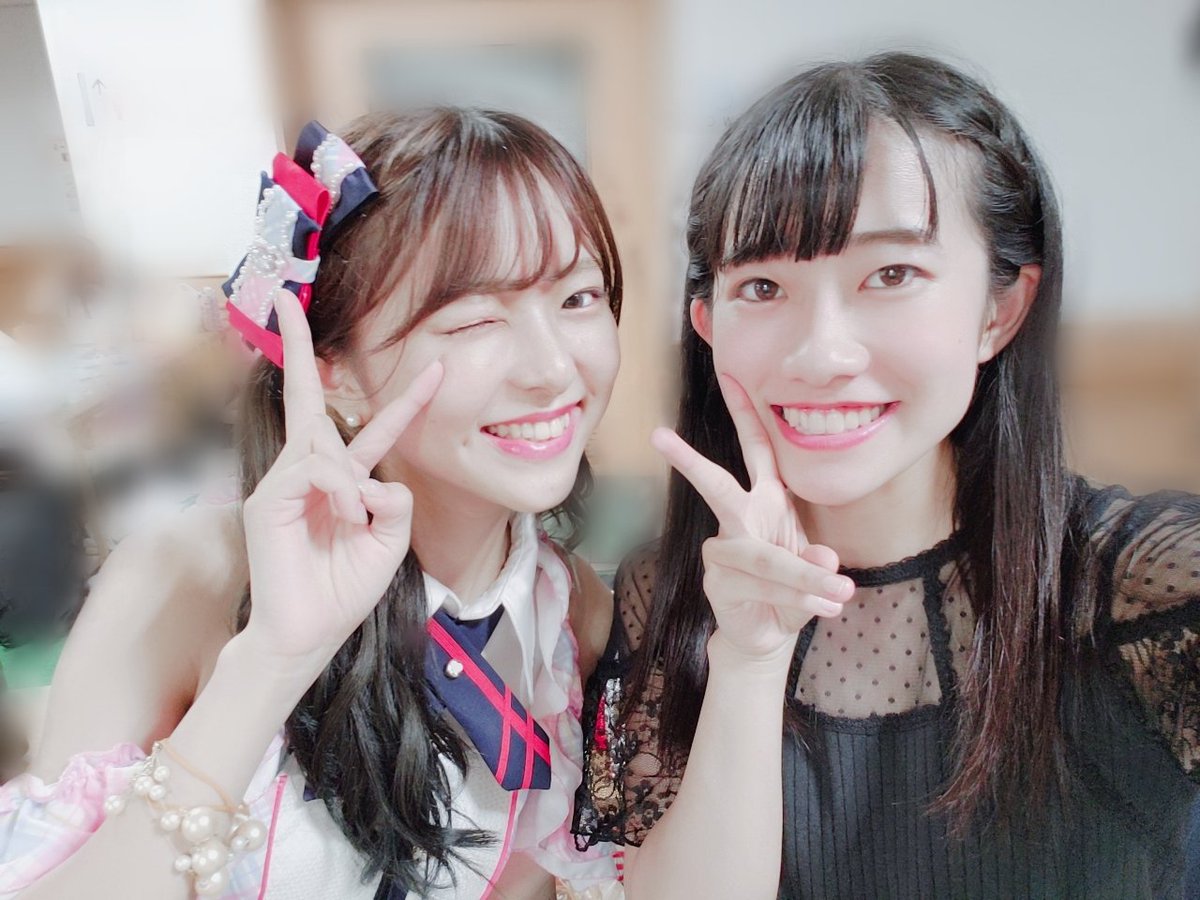 KOBerrieS 『OS☆U&KOBerrieS♪ご当地アイドル路上ライブ😻』お越しくださった皆さんありがとうございました(*´∇｀*)🎶“OS☆U”さんにとって大切な場所でライブをさせていただけて沢山の方に出会えてとても刺激の受けた1日そして最高の1日でした😁✨✨写真はなつみんさんと😍💕#おーえすゆー#KOBerrieS https://t.co/wdaAKqHZb3