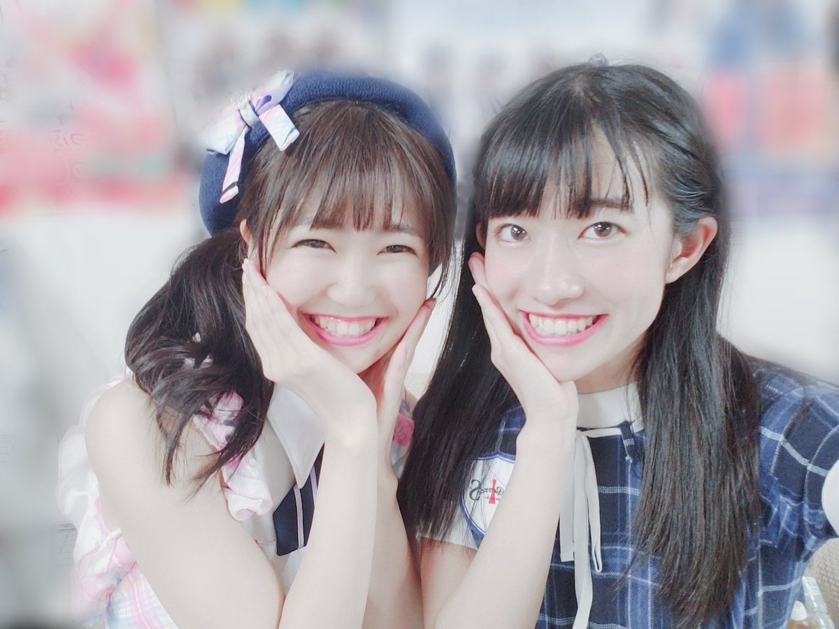 KOBerrieS なっちゃんさん、りころんさん、もえかさんとお写真撮っていただきました～😆💕💕なっちゃんさんは相変わらず声が可愛くて癒されました～😍りころんさんはいつみてもお目目がクリクリで可愛い😍もえかさんは明るくて元気で沢山お話ししました😍大好きです💓💓#おーえすゆー #KOBerrieS https://t.co/1JCg8OSPNq