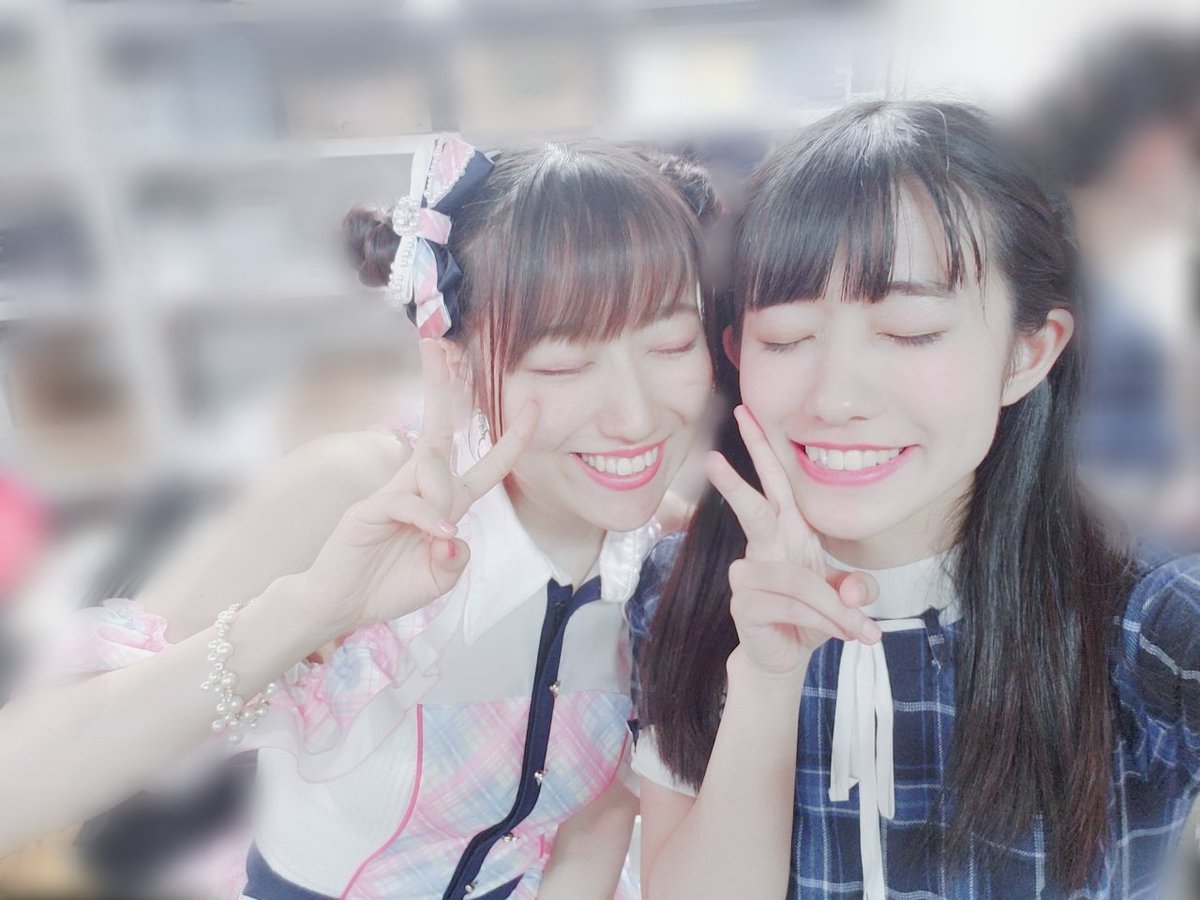 KOBerrieS なっちゃんさん、りころんさん、もえかさんとお写真撮っていただきました～😆💕💕なっちゃんさんは相変わらず声が可愛くて癒されました～😍りころんさんはいつみてもお目目がクリクリで可愛い😍もえかさんは明るくて元気で沢山お話ししました😍大好きです💓💓#おーえすゆー #KOBerrieS https://t.co/1JCg8OSPNq