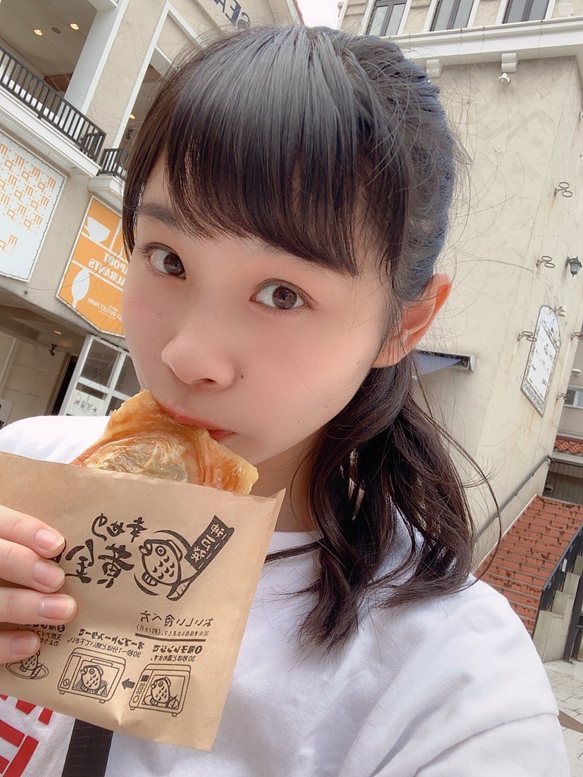 KOBerrieS マリンピア神戸にある「幸せの黄金鯛焼き」でたい焼き食べたよ～～～！！！粒あんのやつ🦖生地モチモチでめっちゃ美味しかった😋#KOBerrieS#神戸#垂水区 https://t.co/85ywNAZqFe