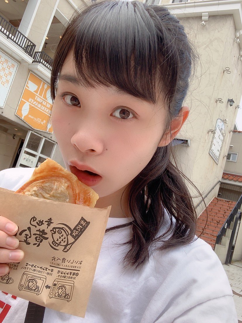 KOBerrieS マリンピア神戸にある「幸せの黄金鯛焼き」でたい焼き食べたよ～～～！！！粒あんのやつ🦖生地モチモチでめっちゃ美味しかった😋#KOBerrieS#神戸#垂水区 https://t.co/85ywNAZqFe