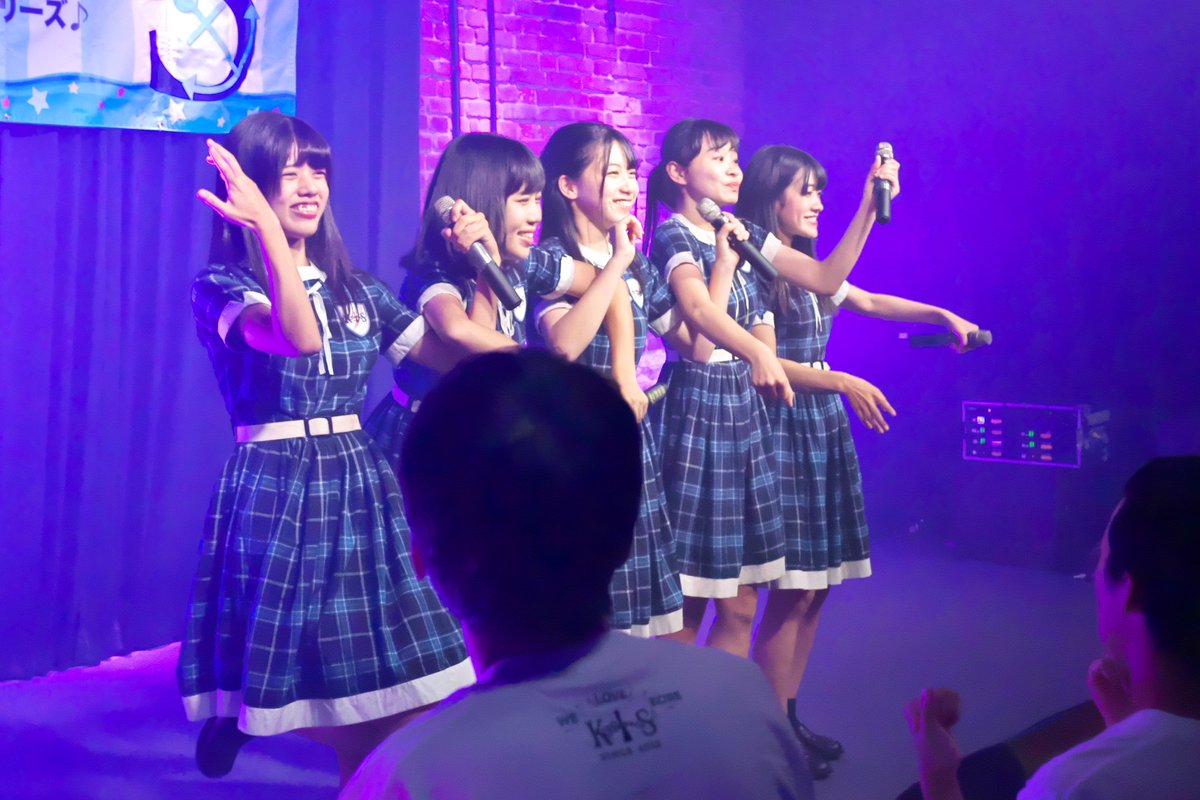 KOBerrieS 『KOBerrieS♪ Marine Party vol.10 ハロウィン🎃SPライブ』（2019/10/20　神戸煉瓦倉庫K-wav）（2/3）1枚目の光線の具合が、姫花さんの後光かオーラみたいで、なんか好きです。#KOBerrieS♪　#大出姫花 さん https://t.co/G5Z1CcUBaJ