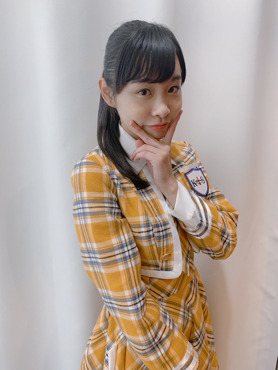 KOBerrieS じゃん🥁🥁🥁新衣装だよ〜！！！！可愛すぎません？？？😭ジャケットの衣装憧れやったから、めっちゃ嬉しい。大切に着ます🧥お上品な黄色で、スカートの形も全て可愛くてお気に入りの衣装です#KOBerrieS#YELL君色の未来へ #ひめかワールド住民 https://t.co/mInN25fl5M