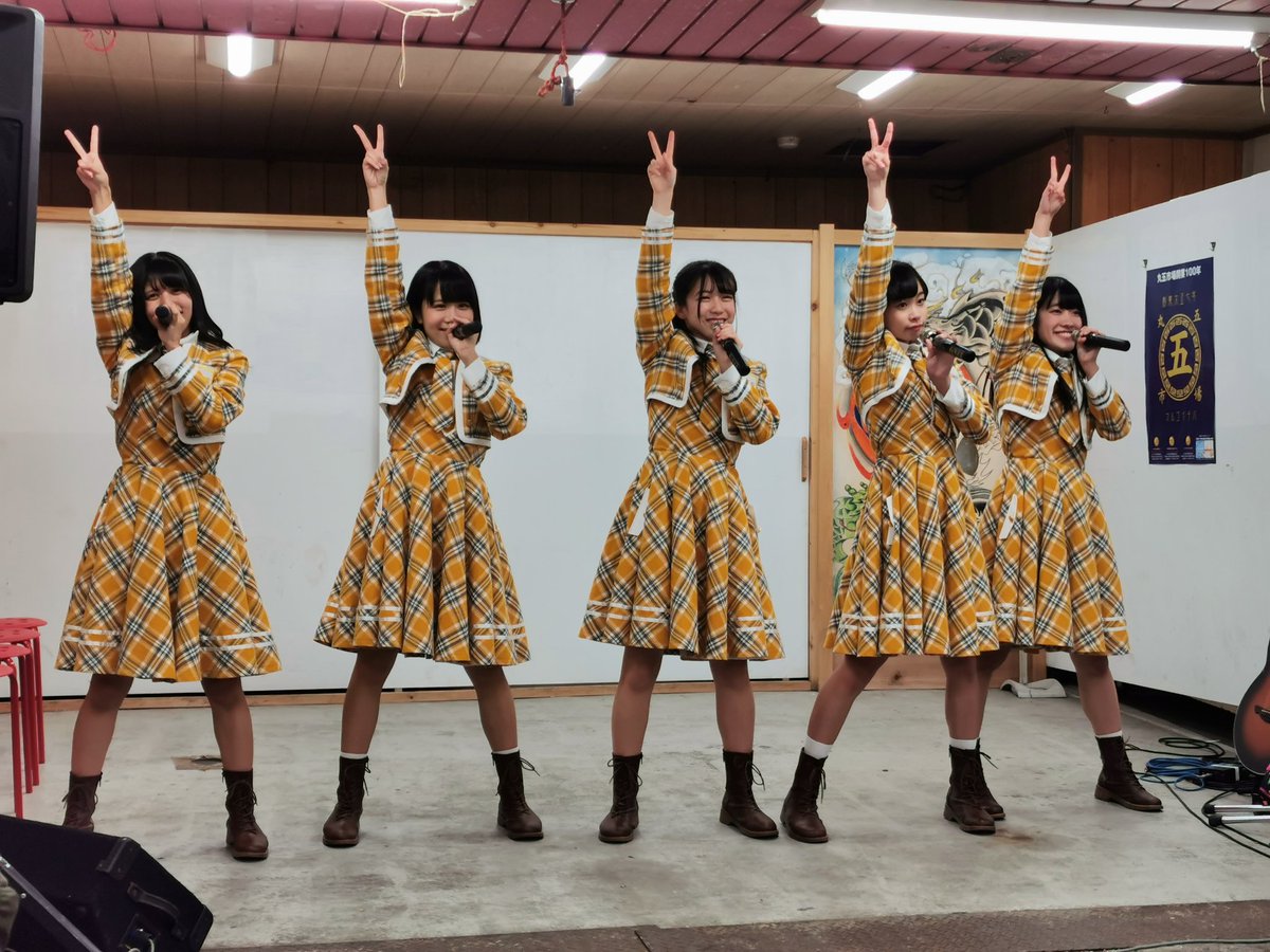 KOBerrieS 元気出せ！丸五市場出張コザ語りライブ、すごい熱気の中終わりました～コザック前田さん凄かった！KOBerrieS♪可愛いかった♡姫花お疲れさま(ヽ´ω`)丸五市場、めちゃうま美味(*´ч`*)とりあえず以上！#コザック前田#ガガガSP#KOBerrieS https://t.co/aZzBBZpWOd