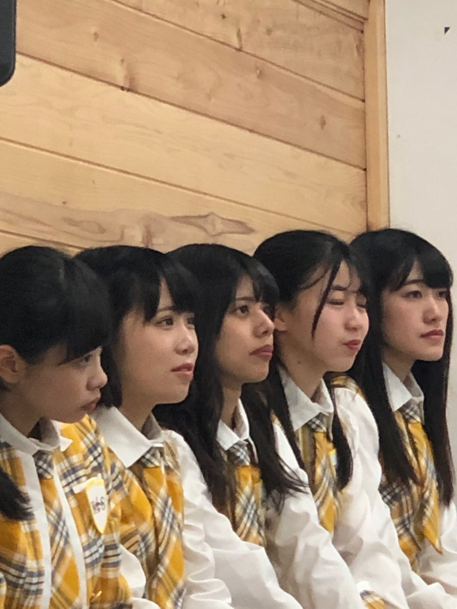 KOBerrieS 神戸阪急でメンバーは新曲や新衣装のPR以上に神戸阪急での買物の魅力を伝える姿に感動❗️大成功だったと思います。丸五市場では当初18時までのライブ予定が30分を超える熱いライブになりました。正直、コザック前田さんの生歌は初めて聞いたのですが、半端ないですわ〜〜#KOBerrieS #コザック前田 https://t.co/MmXbBg46x3