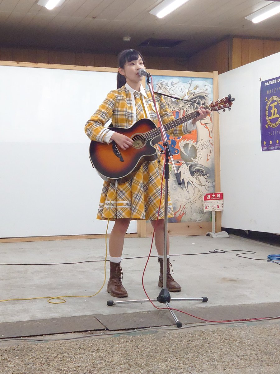 KOBerrieS #丸五市場 コザ語りライブ行ってきました‼️市場でライブを観るの初めてでなかなか斬新やったけど、#KOBerrieS♪と #ガガガSP のコザック前田さんのライブ、ひめちゃんと前田さんのセッションが間近で観れるなんて贅沢なライブでした🤤#新長田 https://t.co/tNfQcLW2Kb