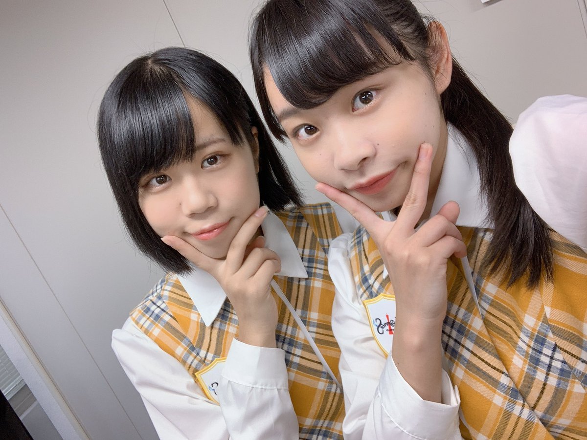 KOBerrieS 「#神戸阪急 × #KOBerrieS コラボライブ」ありがとうございました( ◠‿◠ )かわいいステージで嬉しみマンでございました🌻こないだ、北海道物産大会で神戸阪急さんに行かせて頂いた時に食べた海鮮丼美味しかったなぁ＾＾素敵なお店が沢山あるので、阪急さんぽしてみてね💃🏻 https://t.co/3m6p2cW6tp