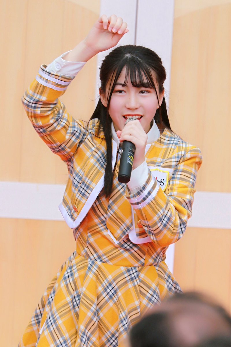 KOBerrieS 神戸阪急グランパティオKOBerrieS ♪ ライブりこりこ❗上着を脱いだバージョンも可愛いよね‼️#KOBerrieS #古川莉子#神戸阪急 https://t.co/25JdmwZFxa