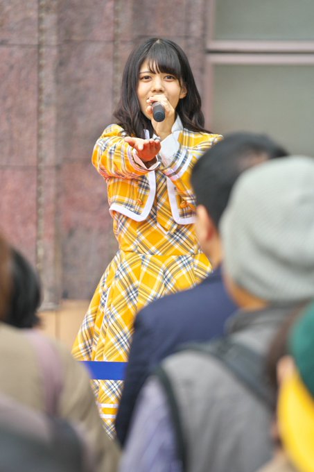 『#神戸阪急 × #KOBerrieS コラボライブ』（2019/11/17）
神戸阪急様が「神戸と言えばKOBerrieS♪でしょう」ということでコラボが実現できたと聞いたときは、うれしかったです。観客がたくさん来られたのも。
蛇足ながら、2枚目はよく見るとジャンプのところを撮っています。
#岡野春香 さん https://t.co/JCG3AzWyy7