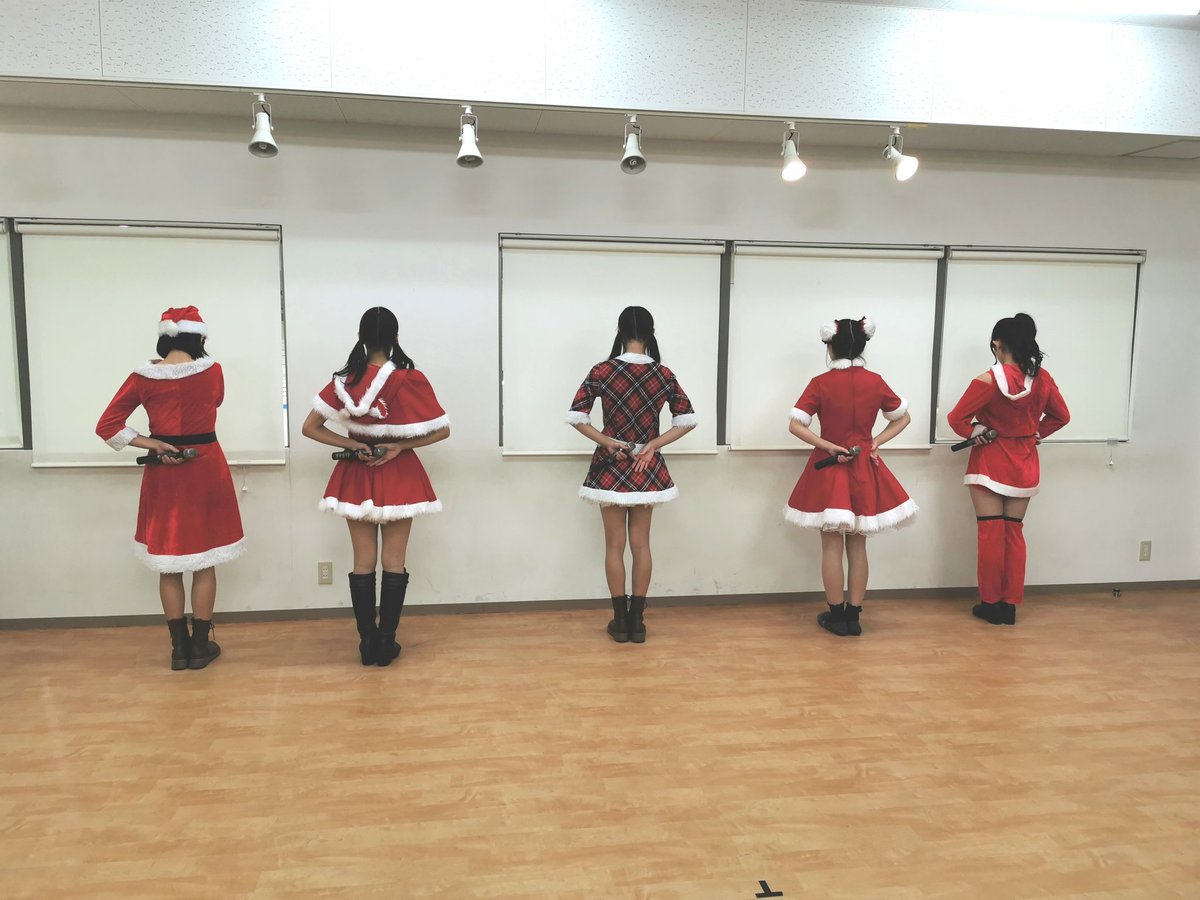 KOBerrieS 今日の現場、サンタライブスタート！かわゆす(*´`)#KOBerrieS https://t.co/FQpE3EuuHd