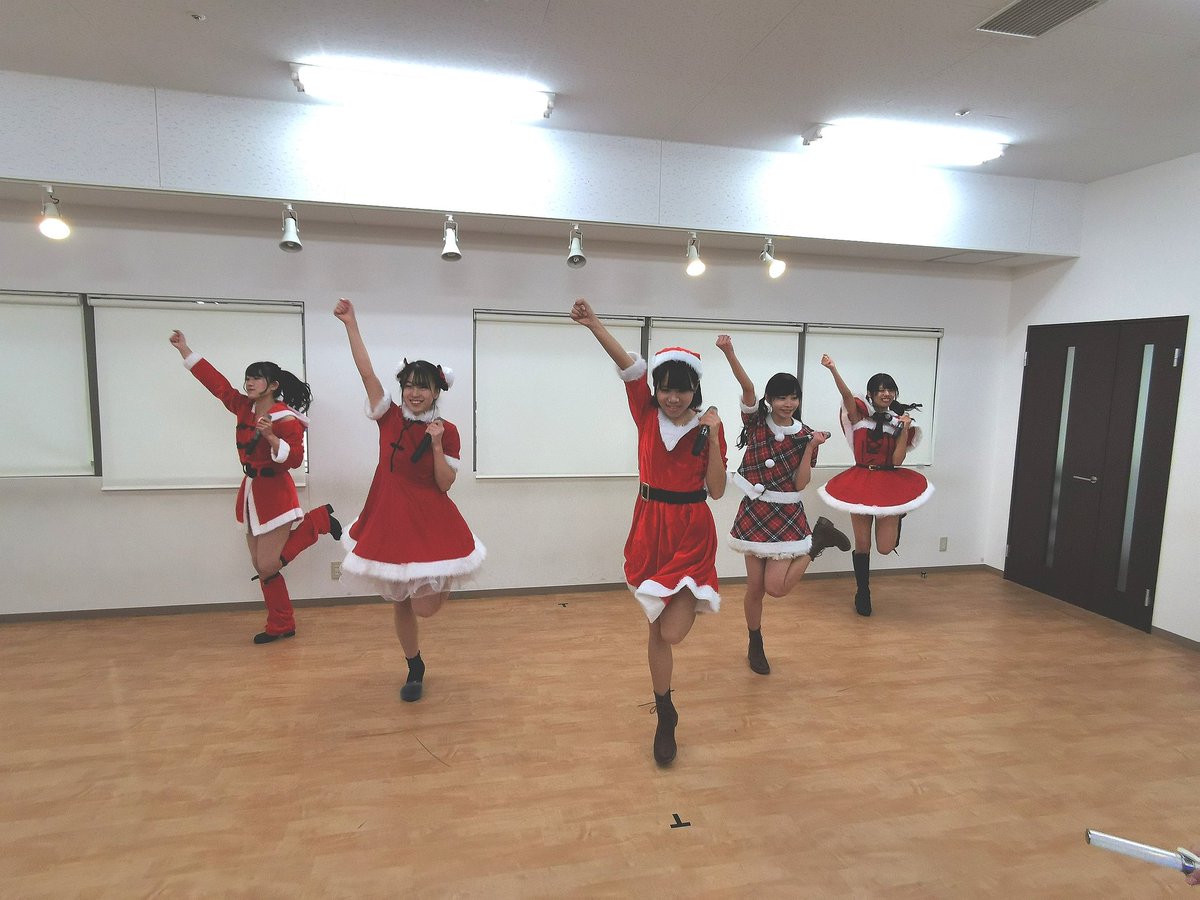 KOBerrieS 今日の現場、サンタライブスタート！かわゆす(*´`)#KOBerrieS https://t.co/FQpE3EuuHd