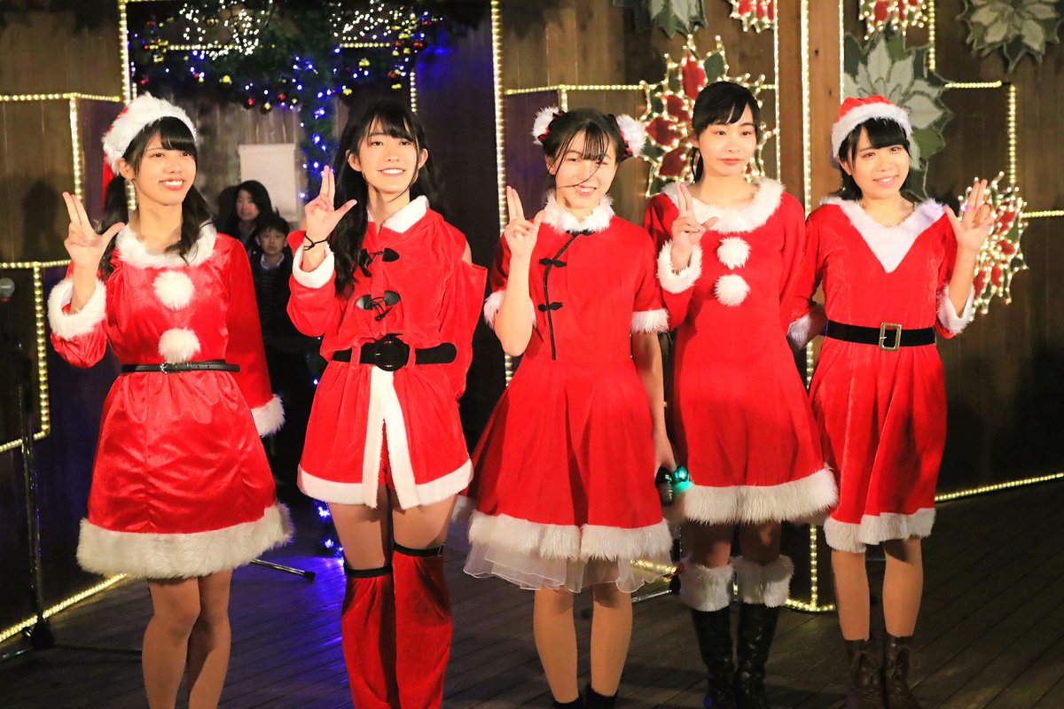 KOBerrieS 新梅田シティ、ドイツクリスマスマーケットKOBerrieS ♪ ライブ寒い中みんなお疲れさまでした、ライブは盛り上がり、付近の女性陣からは可愛いの声たくさん聞きましたよ‼️やっぱりサンタ衣装みんな可愛いかったよ‼️#KOBerrieS #ドイツクリスマスマーケット#新梅田シティ https://t.co/GjPwrPVqBL