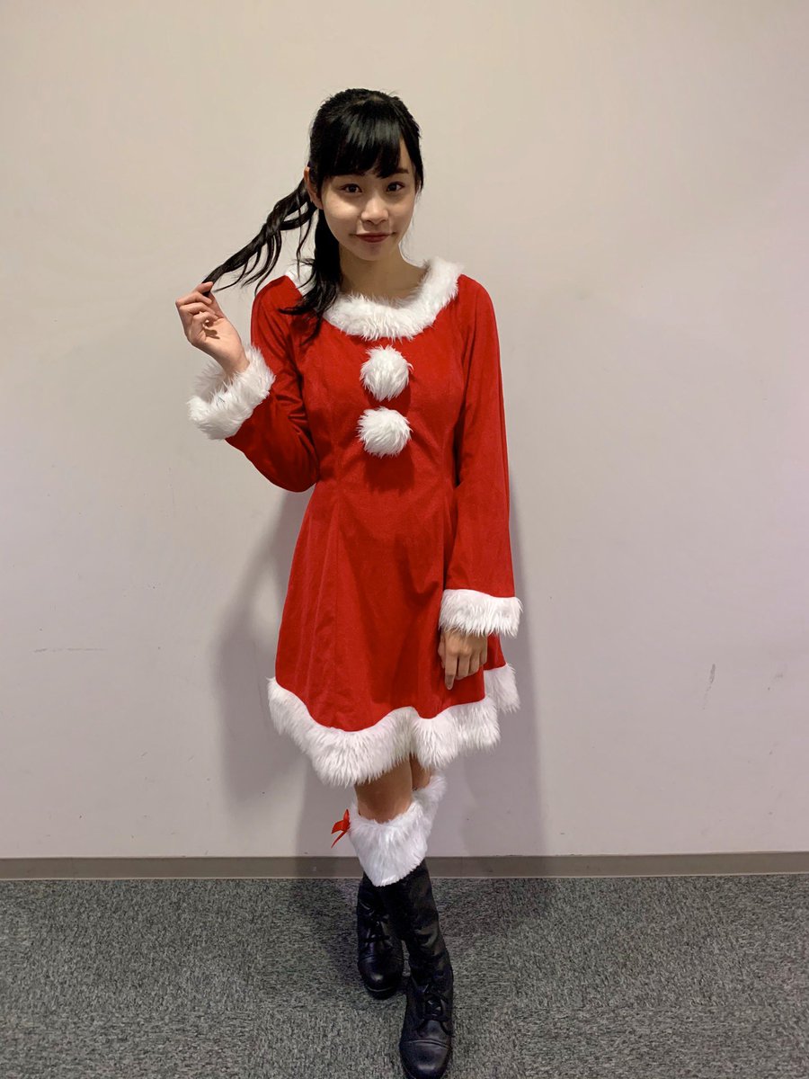 KOBerrieS 「ドイツ・クリスマスマーケット大阪2019」ありがとうございました。極寒すぎたね🤢笑寒い中観に来てくれて嬉しかったです( ◠‿◠ )クリスマスツリー綺麗やったなぁ1日限りの赤サンタ参上！！！優莉に借りたやつ✌🏻靴モコモコに変身した！わーい！#KOBerrieS https://t.co/M98PuvqKyz
