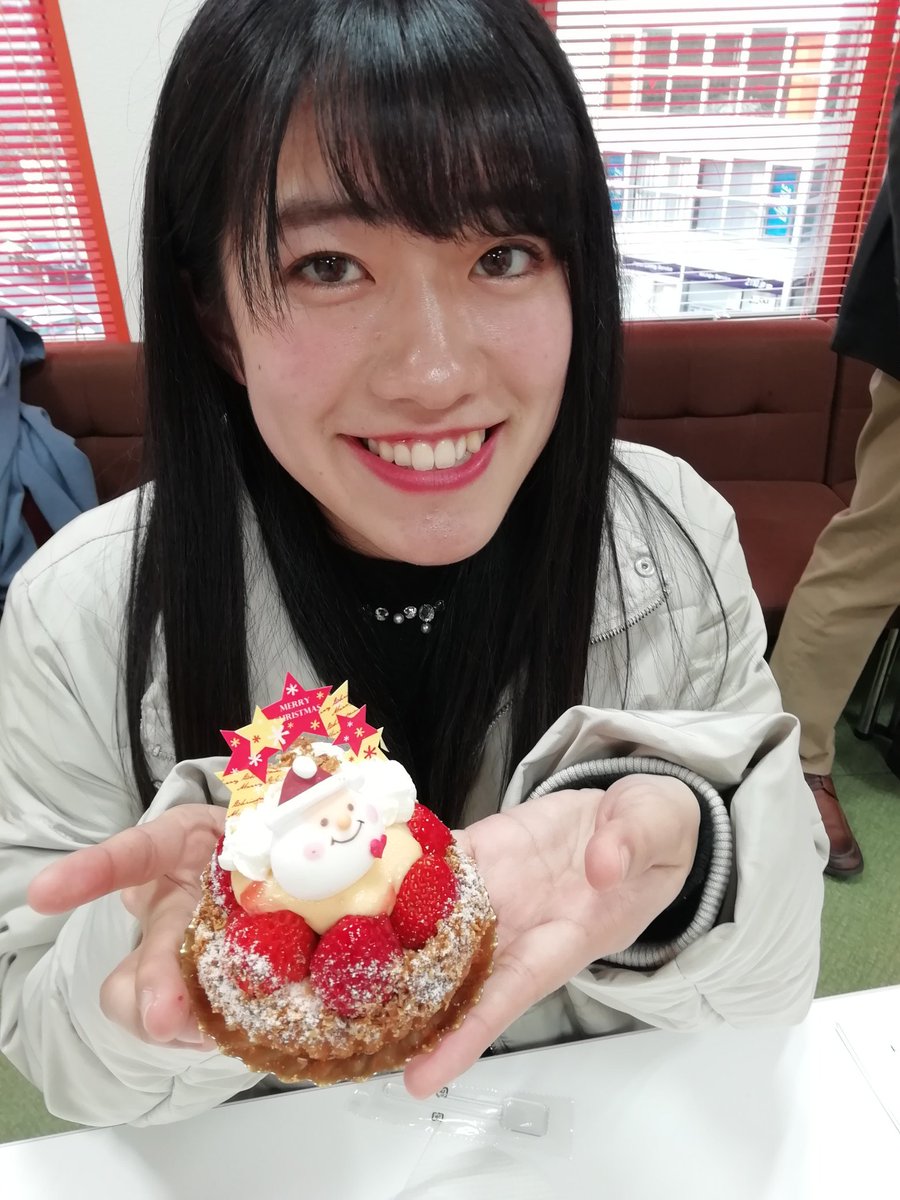 KOBerrieS #JCOM の方に #クリスマスということでケーキ🍰をいただきましたヽ(*´∀｀*)ﾉ✨✨可愛いサンタさんがのってて甘くて美味しかったです😋🍴💕クリスマスって幸せやね～☺️💕ありがとうございますm(_ _)m✨#KOBerrieS https://t.co/hsU0yNgLHW