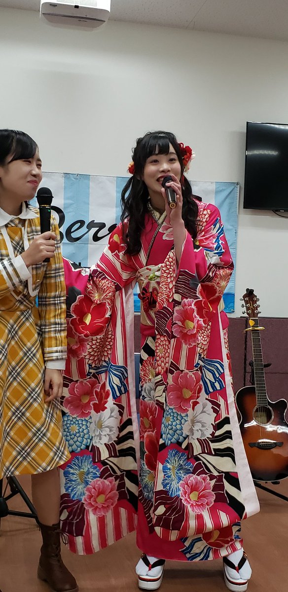KOBerrieS ｢大出姫花　成人式SPライブ｣新成人本当におめでとうございます😆💕✨ライブめっちゃくちゃ良かったぁ😊ギター🎸がすごく上手くなっていてすごく練習したのが分かりました。これからの成長がすごく楽しみです😆🎵🎵これからも、焦らず一歩一歩確実に姫花さんらしく成長して下さいね😊#KOBerrieS https://t.co/ZbxUWte4cL