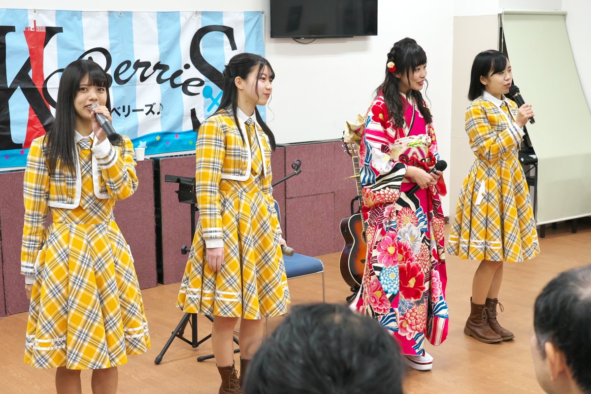 KOBerrieS 『大出姫花さん成人式SPライブ』（2020/1/13　歌居屋さん）姫花さんらしい選曲で、姫花さんの一目ぼれだったという晴れ着でのギター演奏も珍しくて、姫花さんらしいほのぼのとしたライブでした。晴れ着姿も、後ろ姿も美しい！#大出姫花成人式SPライブ　#KOBerrieS♪　#大出姫花 さん https://t.co/qzHYdTbC6h