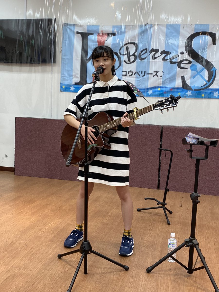 KOBerrieS 『第④回 #大出姫花ソロギター🎸 コンサート』にて、姫ちゃんの可愛い歌声とギターの音色を堪能してきました🥺毎回、#ソロコンサート で、聴くたびに成長の軌跡が、見えてきている、これからの姫ちゃんが、楽しみなソロコンサートでした👏🙌楽しいひと時をありがとう😊#KOBerrieS ♪ #大出姫花 https://t.co/kzhh8LQLTO