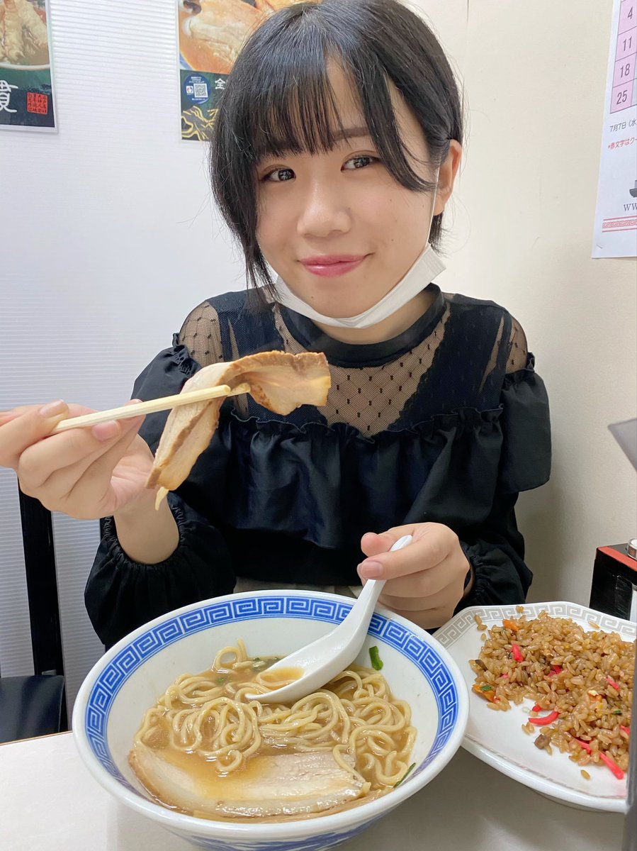 KOBerrieS #エフエムあまがさき さんのラジオ収録後に中華そば #大貫本店 さんへ。現在全国に約3,400軒のラーメン店が存在する中、大貫本店さんは現存する日本最古のラーメン🍜店さんとのこと。100年追い足し熟成醤油ダレのラーメンと炒飯はいぶし銀の味💯特に炒飯は揚げた小エビが隠し味で効いて最高でした🙋‍♀️ https://t.co/ERRPIvCYAo