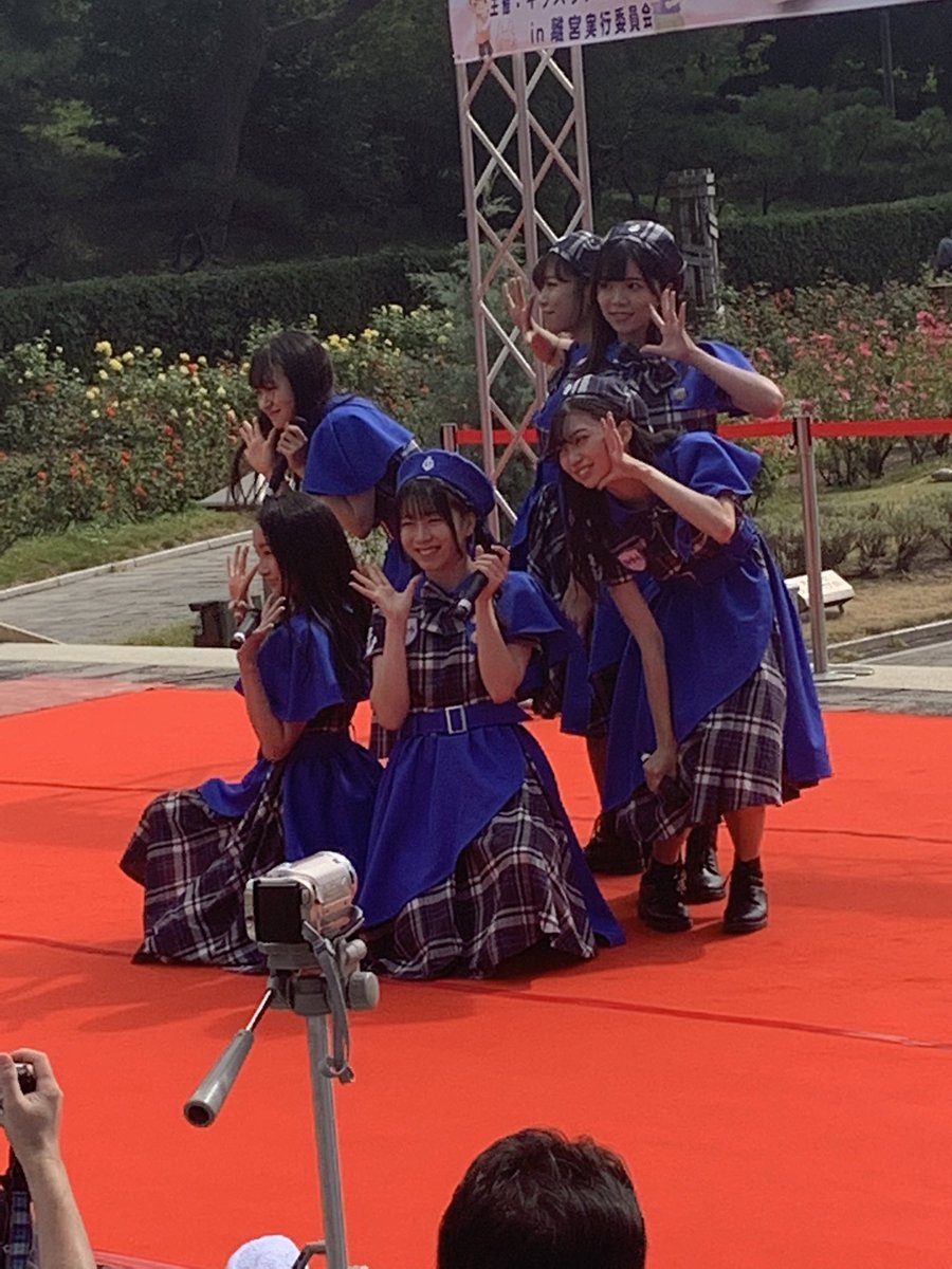 KOBerrieS 今日は神戸は須磨離宮公園でライブに参加させて頂きました。暑いくらいの秋空の下メンバー皆んな輝いてました✨＃KOBerrieS♪ https://t.co/DNwA8FE5i1