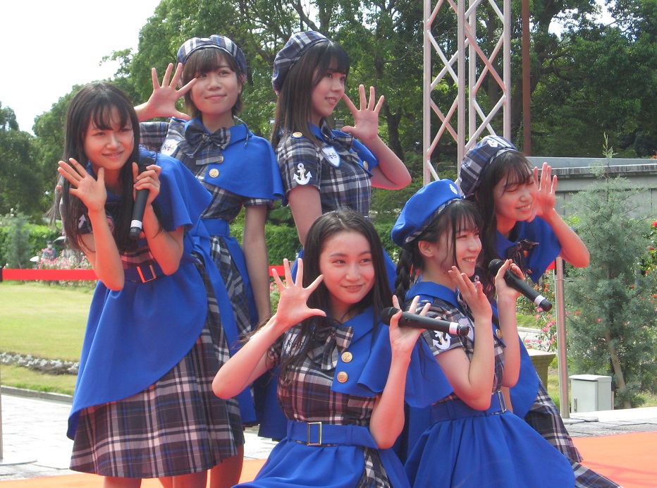 KOBerrieS 久しぶり！！・・１年９ケ月振りのｋｏｂｅｒｒｉｅｓライブ・・場所は須磨離宮じゃ、エエ天気で暑いくらいじゃったが、もっと熱く燃えてきたぞ・・・ライブ後はゆりちゃんとリコリコに一声かけただけで・・鳥取の撤収に向かう・・時間が取れなかった・・残念＃コウベリ　＃須磨離宮　＃悪代官 https://t.co/Ywsx2net9L
