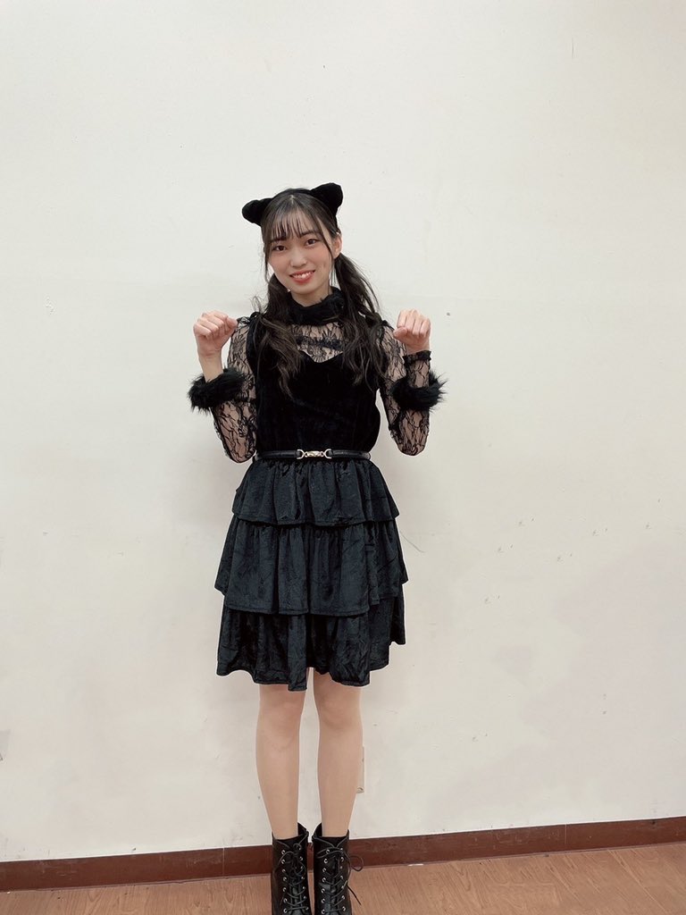 KOBerrieS お疲れ様です〜🤍本日はコウベリ ハロウィン仮装ライブにお越し下さり有難うございました〜✨今回私は黒猫になりました〜🐈‍⬛人生で初めてハロウィンでしっかりとした仮装を行ったのでとても楽しかったです🥰また今日の感想や衣装についてどうだったか教えてください〜🧸💭#コウベリ https://t.co/t5ceQXa5IK