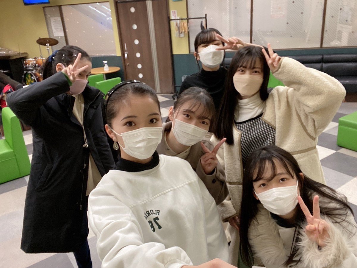 KOBerrieS お疲れ様です全然投稿していなくてすみません、今日は久しぶりにレッスンに参加し、メンバーに会いました〜🕊会うのが約一ヶ月半ぶりだったのでとても緊張しました、🤭ようやく来週から復帰するので、岡山で会えるの楽しみにしています🧸💭#コウベリ https://t.co/uRrHYgG0Tk
