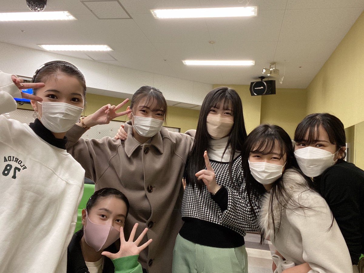 KOBerrieS 2021年ありがとうございました🙇🏻‍♀️今年も31日まで皆と過ごすことが出来てめちゃ幸せです☺️晴れ着も着たし、髪も染めたし、6人体制になったし🥰色んな経験ができ、色んな想いをした1年間でした💭皆にとって、今年はどんな1年でしたか？2022年も濃い思い出作りましょう😙✌🏻良いお年を〜〜^._.^🖤 https://t.co/4UEFjqGOKU
