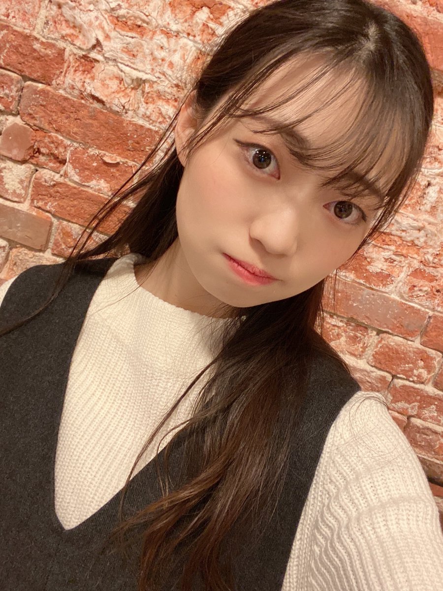 KOBerrieS お疲れ様です〜✨今日昼頃雪がちらついているのを目撃しました〜❄️私の地元では積もっていないのですが、県北にお住まいの方は積雪や路面の凍結が怒ると思うので気をつけてくださいね！そして本日行われた『コウベリ紅白歌合戦』どうでしたか？？感想お待ちしております🥰#コウベリ https://t.co/69UncTq5EZ