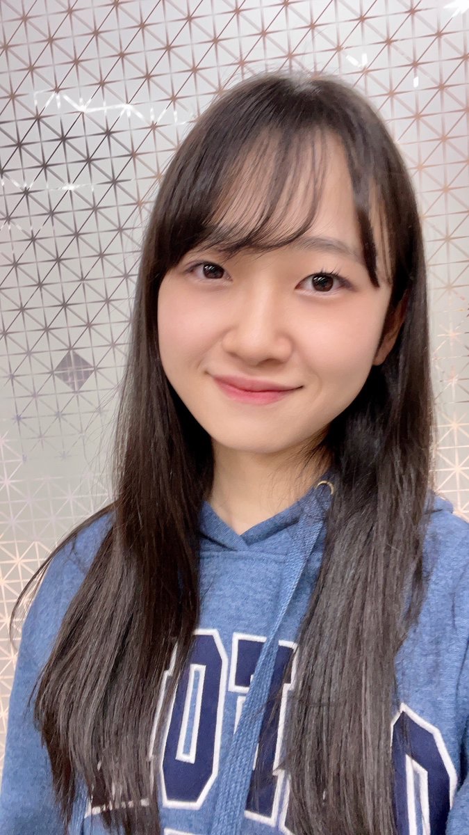 KOBerrieS おはようございます🕗🐔クリスマスまであと4日💭🎄イヴもイベントで皆さんと会うことができるのがとても嬉しいです😆今日も元気でハッピーな一日にしましょうね〜🍀💕それではポカポカにして行ってらっしゃい👋🏻🧣#コウベリ https://t.co/EUajppct3b