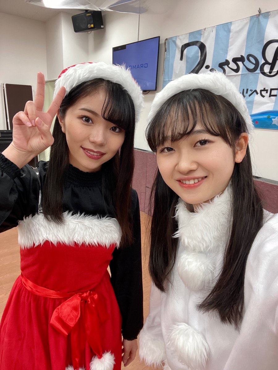 KOBerrieS 皆さん〜！本日の[コウベリ×鶏笑今津店さん Xmas SP LIVE in 246 STUDIO 三宮]では《鶏笑西宮今津店Xmasスペシャルオードブル》が貰えちゃいます🍗私も頂きたいくらいです🤗最高のクリスマスにしましょう🎄お待ちしてます！#コウベリ https://t.co/GxZZ8CJgRr