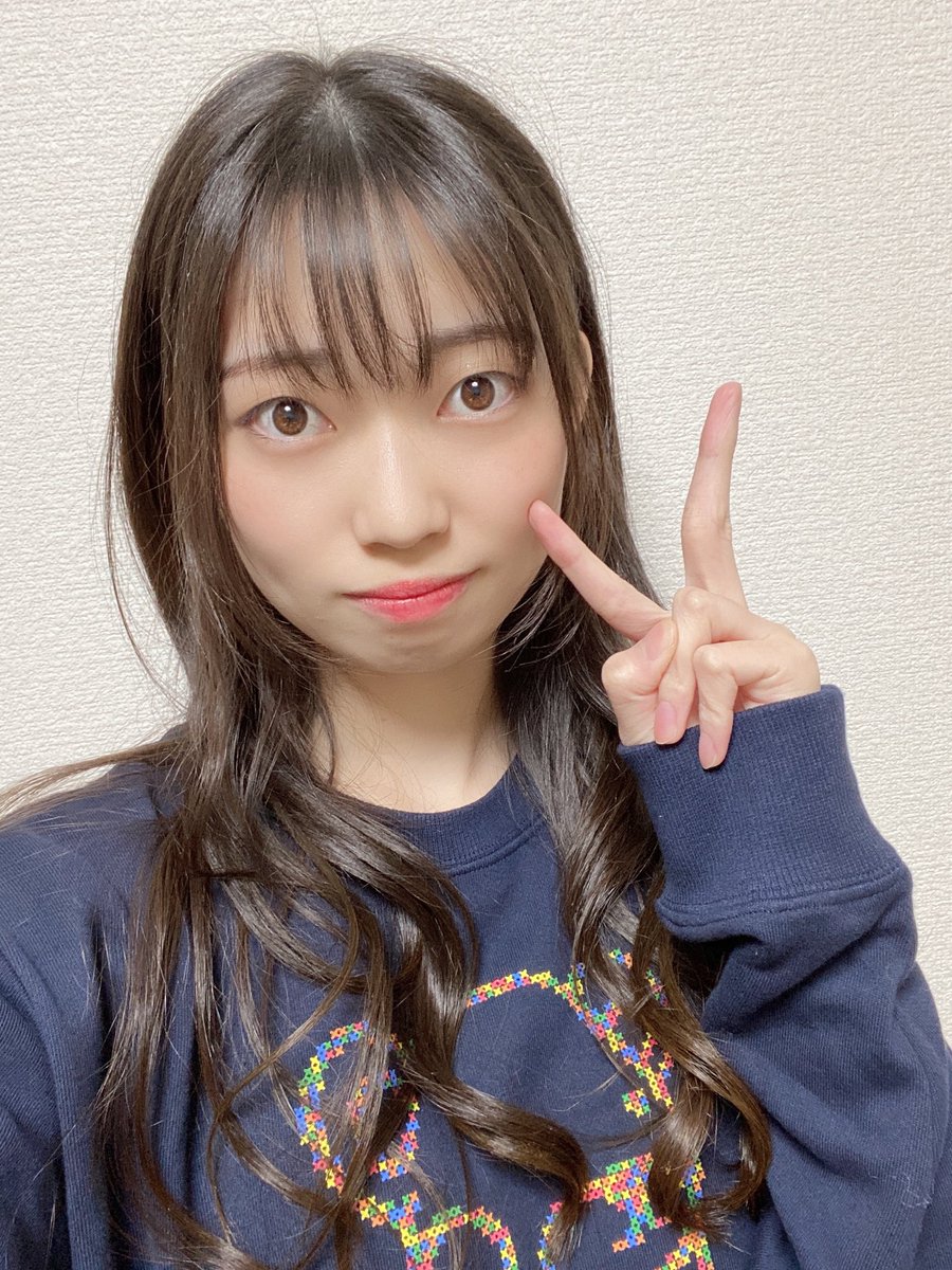 廣瀬未沙(みーちゃん)の画像 KOBerrieS お疲れ様です〜🤍年末大掃除をしたのに最近もっともっと部屋にあるものを捨てたい衝動に駆られてます、笑正月三が日過ぎたのでもうしっかり掃除し始めても良いんですかね？？誰か知っている方いたら教えて欲しいです〜🥺断捨離の1年もありですよね、🧸💭#コウベリ https://t.co/Y2Jq0HlZit