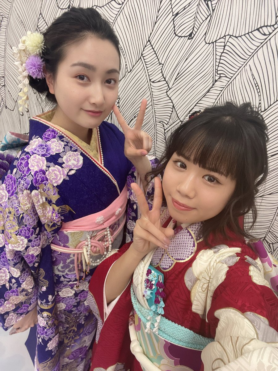KOBerrieS 《いのうえさん✖️KOBerrieS♪ 晴れ着撮影会》ありがとうございました👘❄️たくさんの方が来てくださって凄く嬉しかったです🥲🖤赤色の晴れ着に、めちゃ可愛いヘアアレンジ🥰少し髪が伸びたので、女の子〜〜！！って感じのアレンジをしていただきました^._.^🖤いっぱい褒めてくれてありがとう😘❄️ https://t.co/Ciad2PLvQu