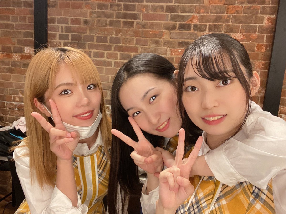廣瀬未沙(みーちゃん)の画像 KOBerrieS おはようございます〜🤍本日は成人式です✨大学の実習前なのですが、嬉しいことに式だけは出ても良いと先生から言われているので式には参加してきます！またお着物の写真あげますね〜📸大好きなチーム成人🕊#成人式 #コウベリ https://t.co/qsSwa2CEep