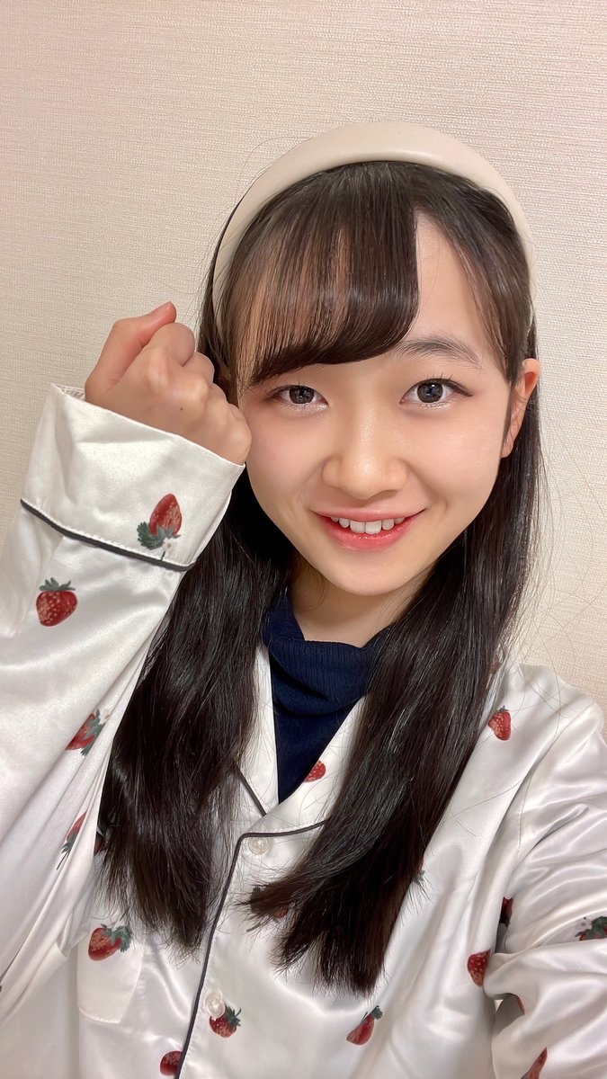 KOBerrieS おはようございます☀️今春休み中なのに外が寒くてお家の中にこもっちゃいます❄️このパジャマ、可愛いくて本当にお気に入りです😉明日は、頂いた沢山のあの甘いフルーツとともに…💕#今日も元気ハッピーほのピー#コウベリ https://t.co/O0fhu2EWJm
