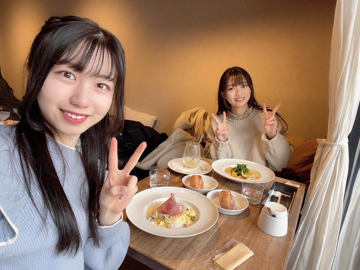 廣瀬未沙(みーちゃん)の画像 KOBerrieS 本日は神戸で莉子さんと、、、💙🤍オシャレなカフェやアクセサリー屋さんに行ってみたり三ノ宮から神戸まで歩きながらたくさんお話ししたりと楽しい1日でした✨本日行ったカフェは後ほど中央区紹介で上げさせていただきますね〜🕊今度は6人で遊びたいなぁ、、🧸💭 https://t.co/xk5nCGscJj