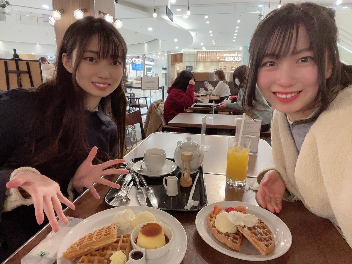 廣瀬未沙(みーちゃん)の画像 KOBerrieS 本日は神戸で莉子さんと、、、💙🤍オシャレなカフェやアクセサリー屋さんに行ってみたり三ノ宮から神戸まで歩きながらたくさんお話ししたりと楽しい1日でした✨本日行ったカフェは後ほど中央区紹介で上げさせていただきますね〜🕊今度は6人で遊びたいなぁ、、🧸💭 https://t.co/xk5nCGscJj