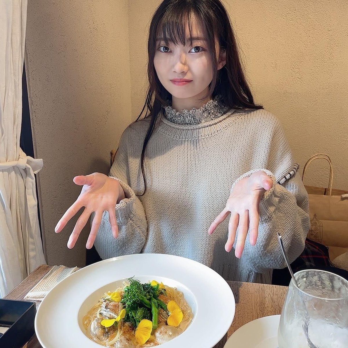 廣瀬未沙(みーちゃん)の画像 KOBerrieS みさんぽ vol.7今回は先日莉子さんと行った「ダイニング　ソシアル」さんです～✨すごく内装もおしゃれでご飯も美味しく、量もボリュームがあって満足感がすごかったです！今回はランチで行ったのですが、モーニングやカフェもあるみたいなので是非行ってみてください〜🤍#コウベリ#みさんぽ https://t.co/QzacGirRGR