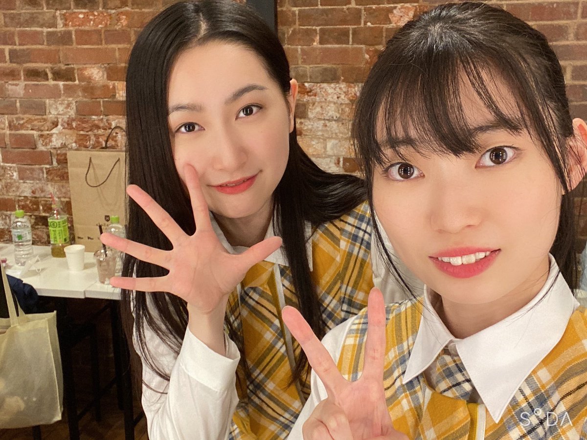 廣瀬未沙(みーちゃん)の画像 KOBerrieS 怜奈デビュー1年おめでとう🎉実は怜奈のデビューライブも2021年3月の定期公演もチェキ撮ってもらってました🤭（最初メッセージ書いてもらえること知らなかった人です笑）同期、同い年なのに私よりずっと前を走っていて頼りになる怜奈をずっと尊敬してます💭最後まで一緒に走っていこね！ https://t.co/5lplEtH8Ky