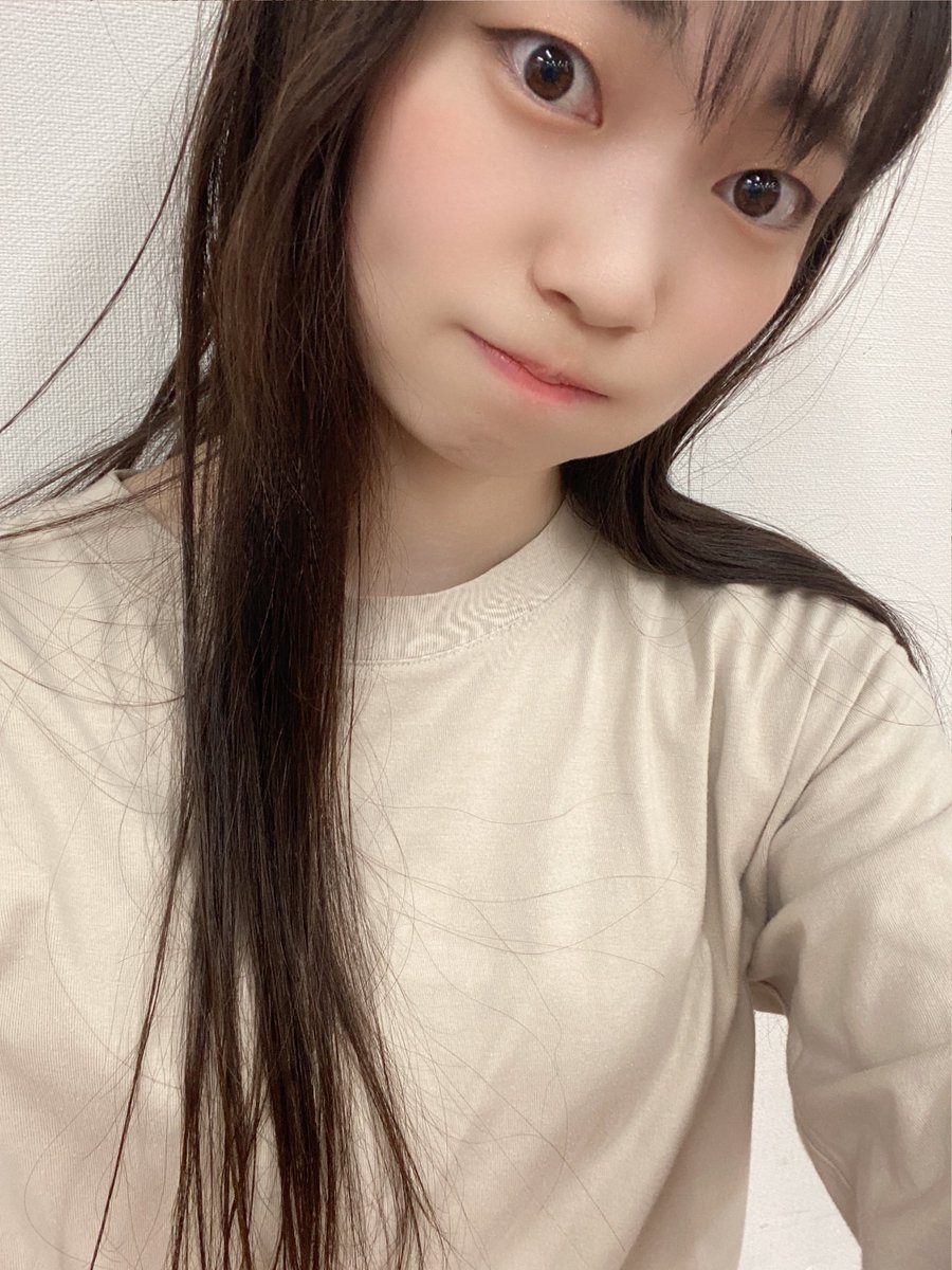 廣瀬未沙(みーちゃん)の画像 KOBerrieS お疲れ様です〜🤍本日はレッスンデイでした✨ダンスしてたら汗を結構かきました🤭そして今から皆さんが先日Twitterのコメントで送って下さった思い出深い曲を私も聞いてみます〜🎧次回以降のイベントでお話しできる機会が有ればその曲のお話とかしたいなぁ、🧸💭#コウベリ https://t.co/LMlOAdfH0C